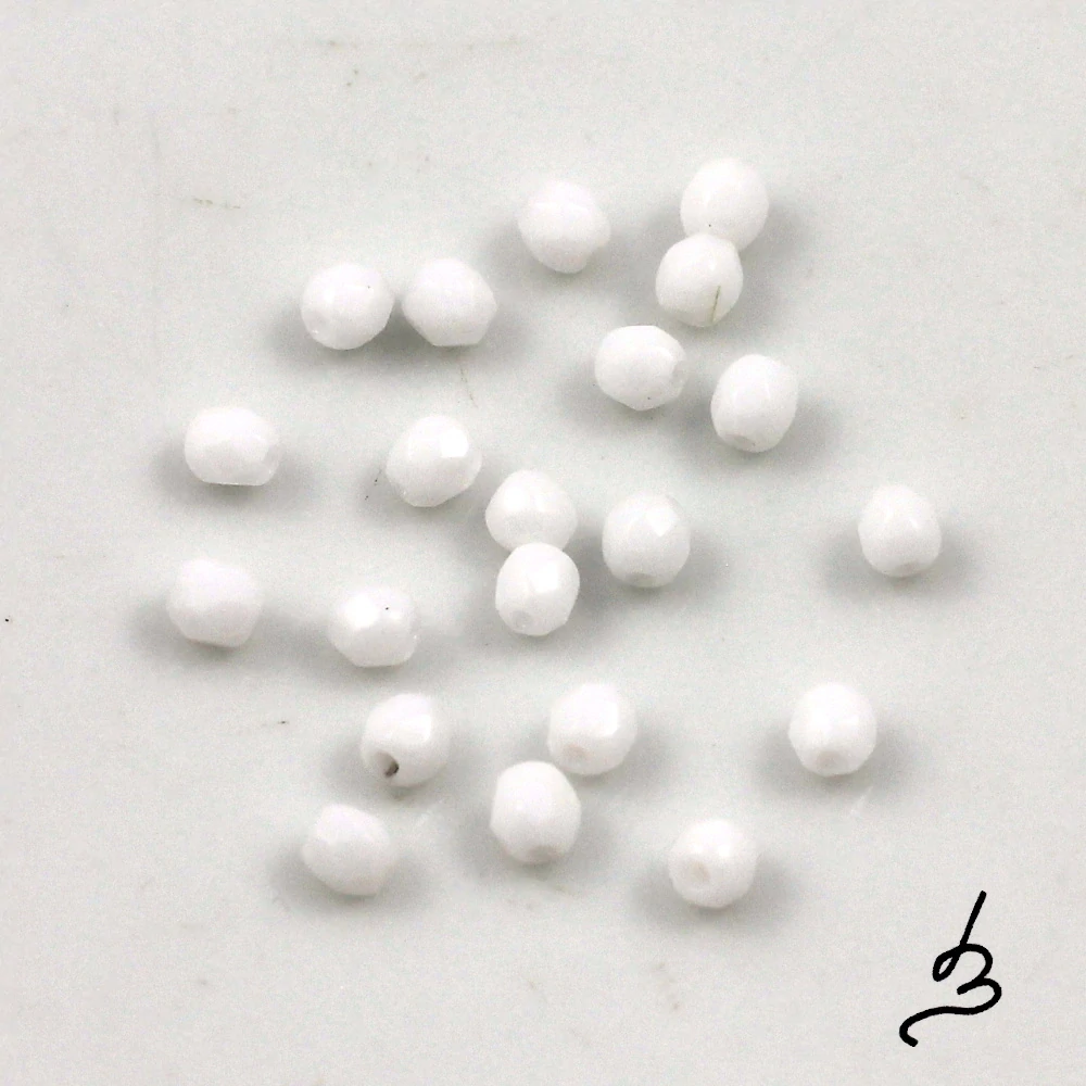 Bílé korálky 3mm broušené – 60 ks