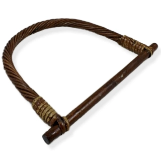 Ucho bambusové pletené tmavě hnědé – 1 ks
