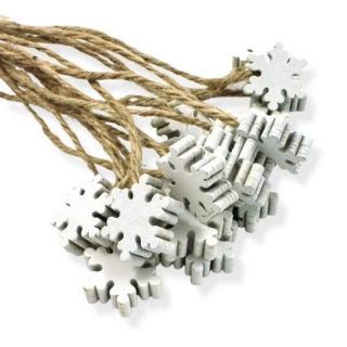 Vločka dřevěná bílá na provázku – 16 ks